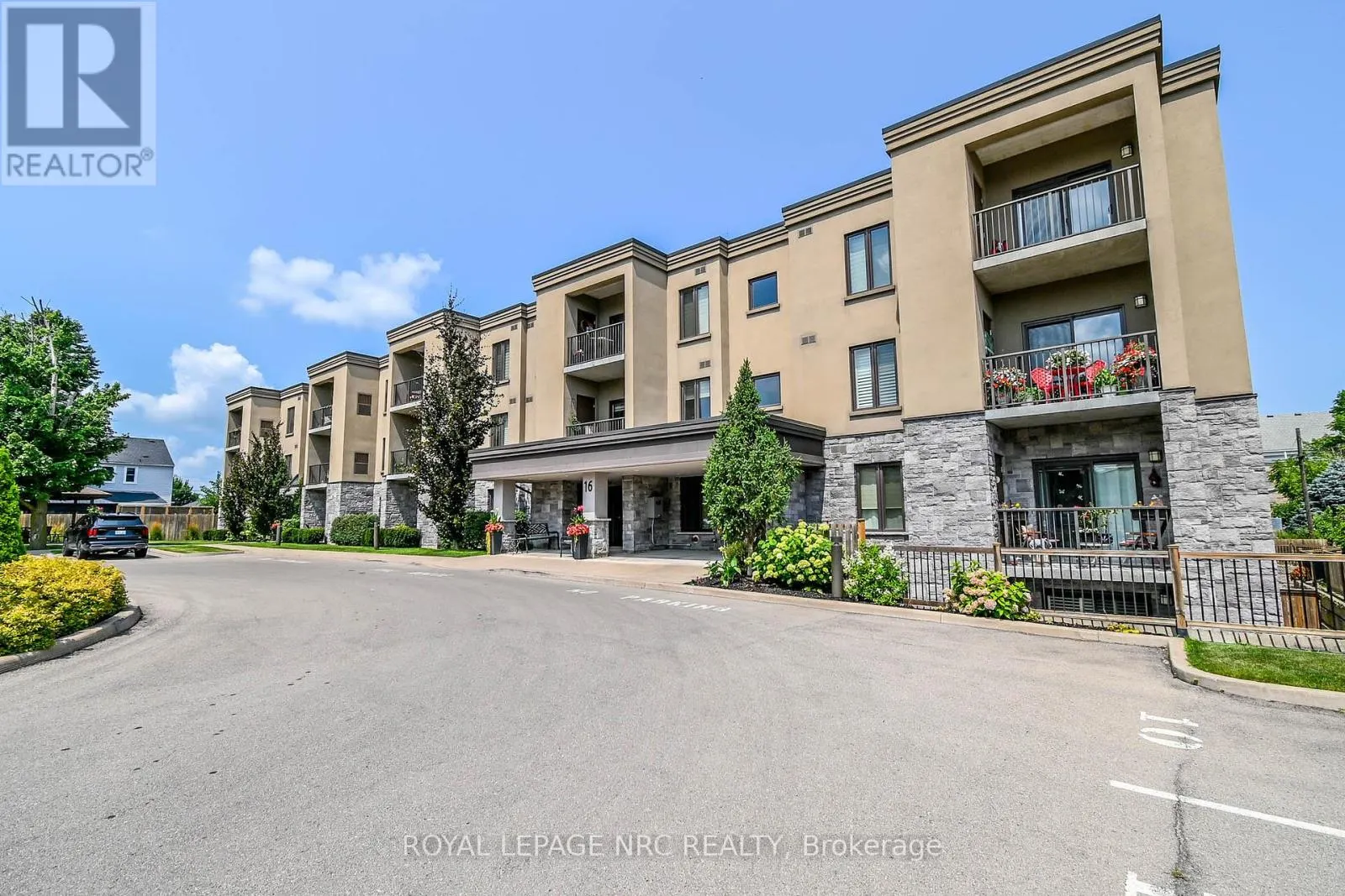 203 - 16 SULLIVAN AVENUE, #203
