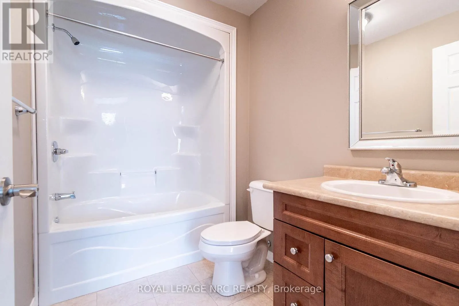 203 - 16 SULLIVAN AVENUE, #203