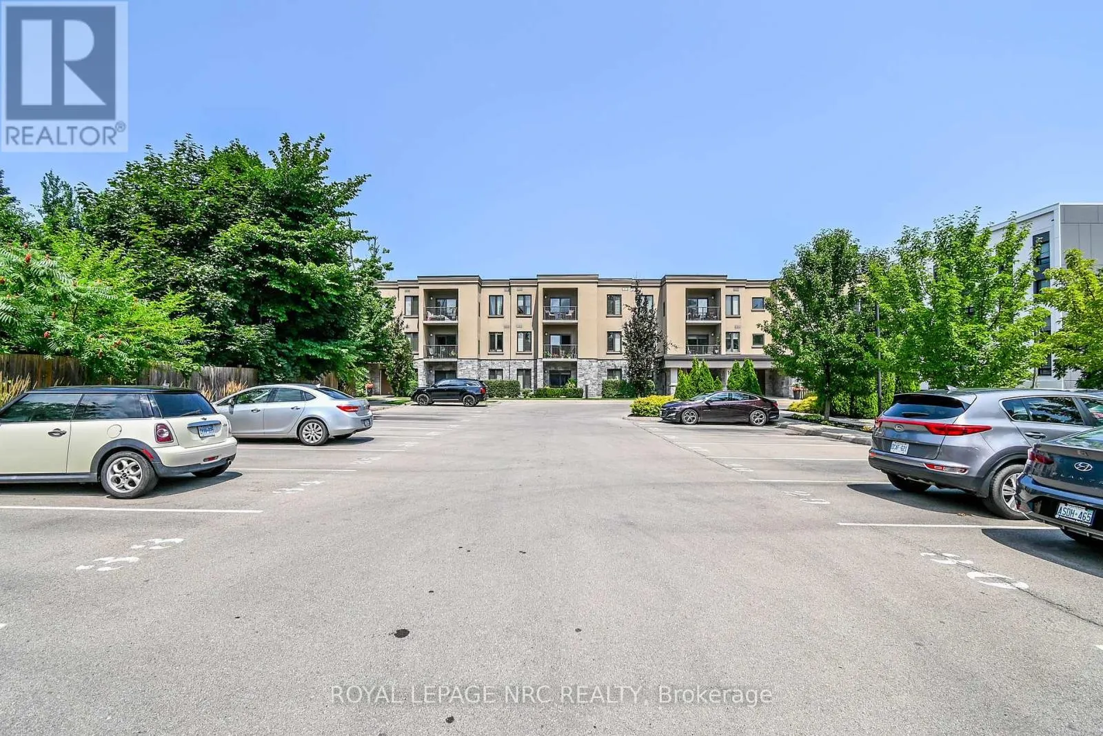 203 - 16 SULLIVAN AVENUE, #203