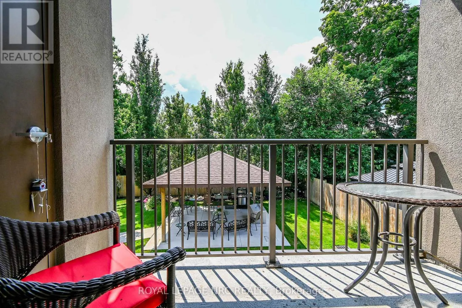 203 - 16 SULLIVAN AVENUE, #203