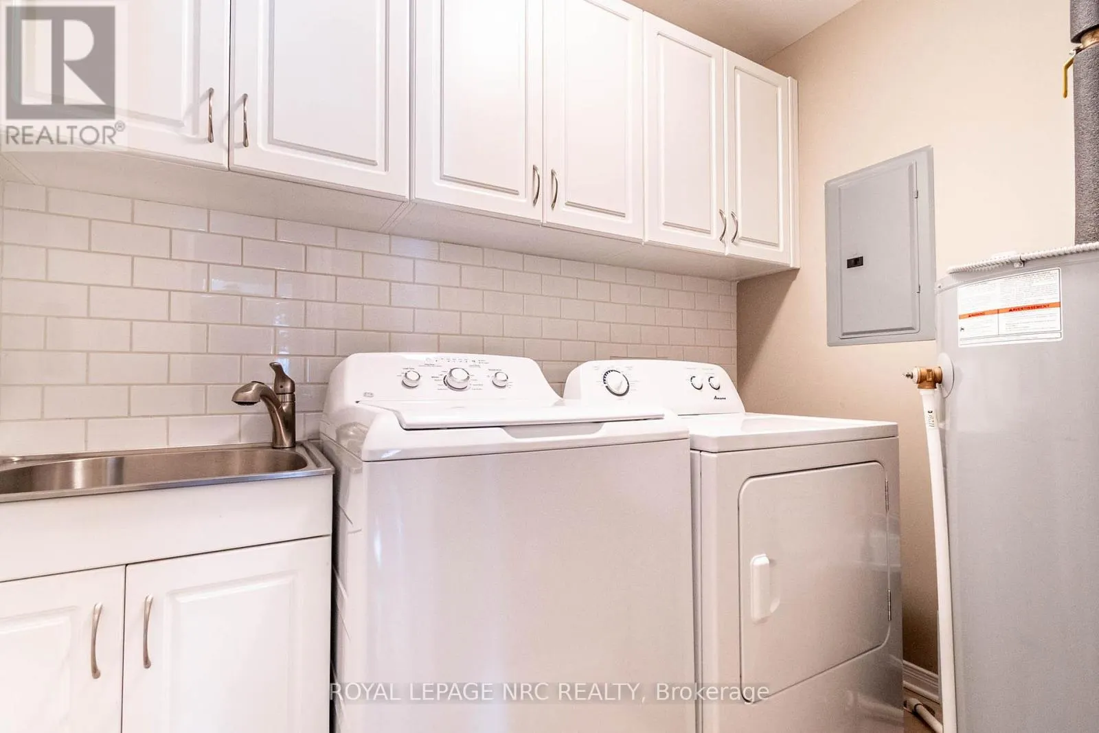 203 - 16 SULLIVAN AVENUE, #203