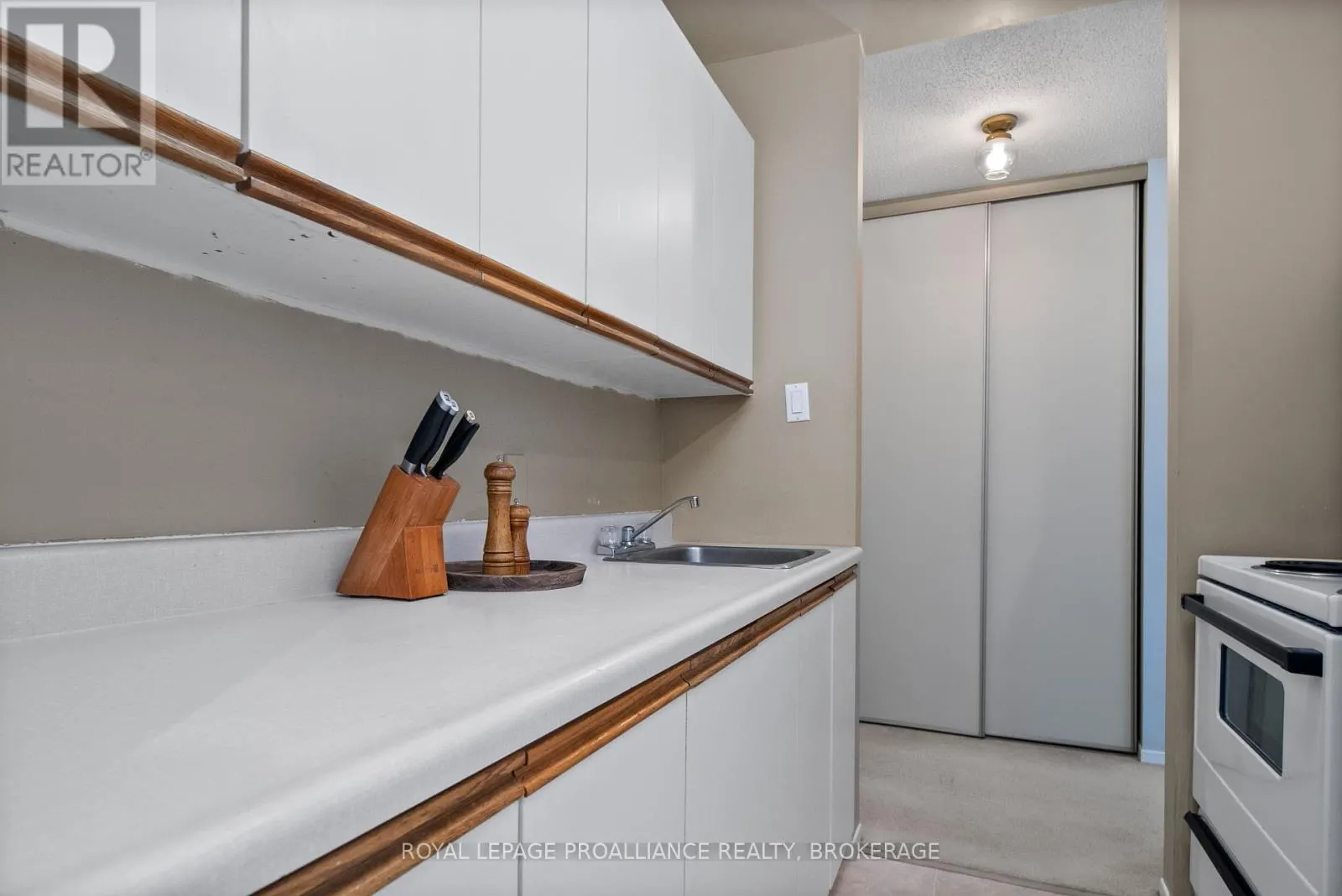 405 - 550 TALBOT PLACE, #405