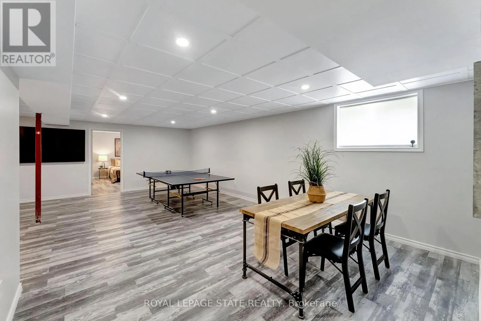 4881 MAPLEVIEW CRESCENT