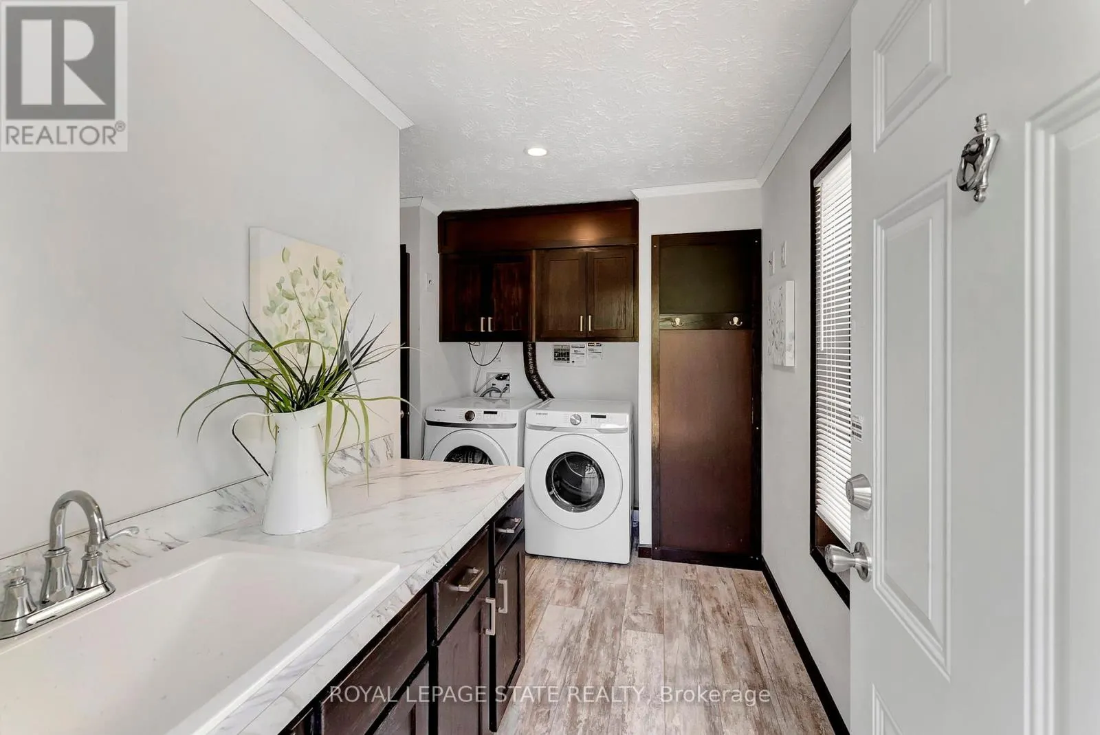 4881 MAPLEVIEW CRESCENT
