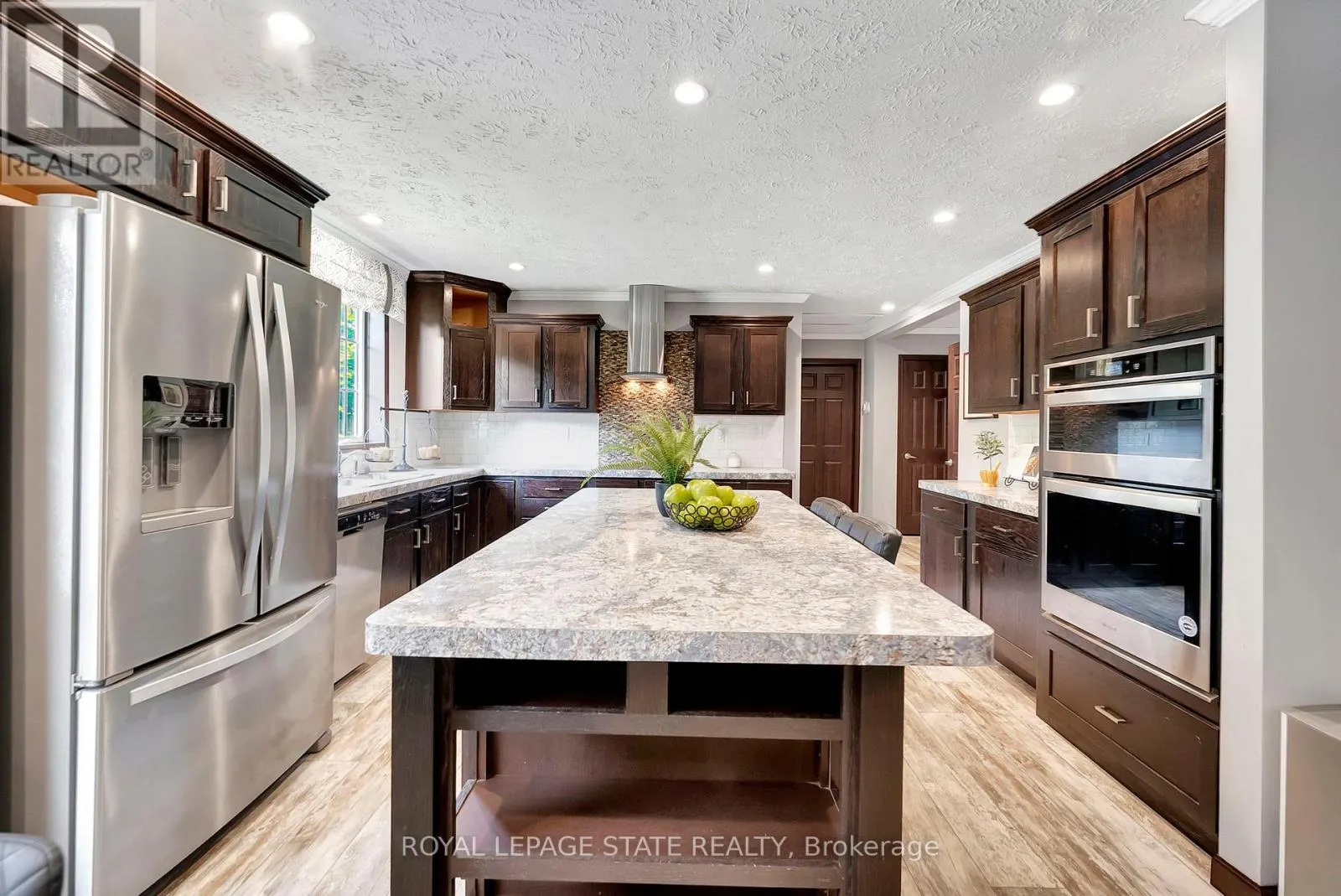 4881 MAPLEVIEW CRESCENT
