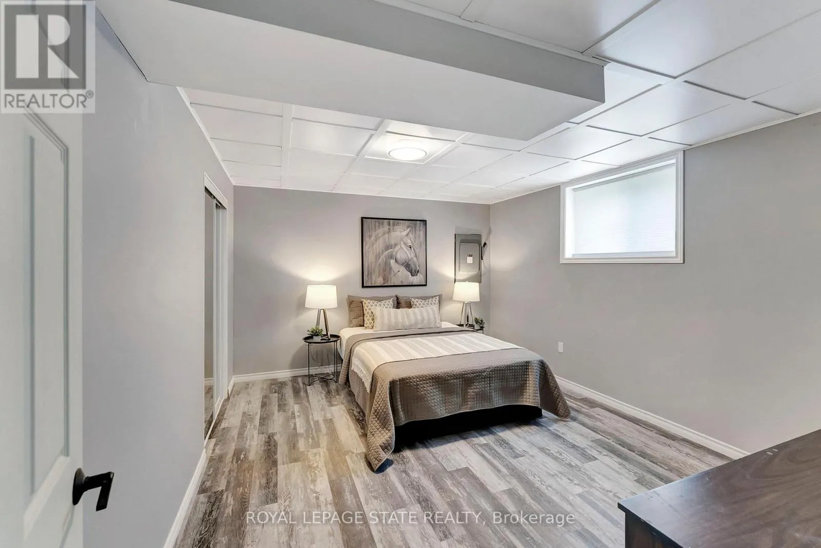 4881 MAPLEVIEW CRESCENT