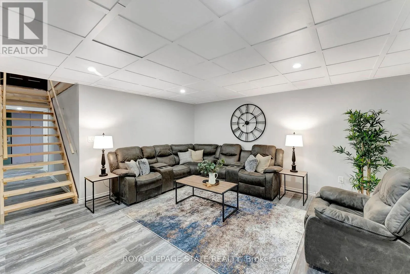 4881 MAPLEVIEW CRESCENT