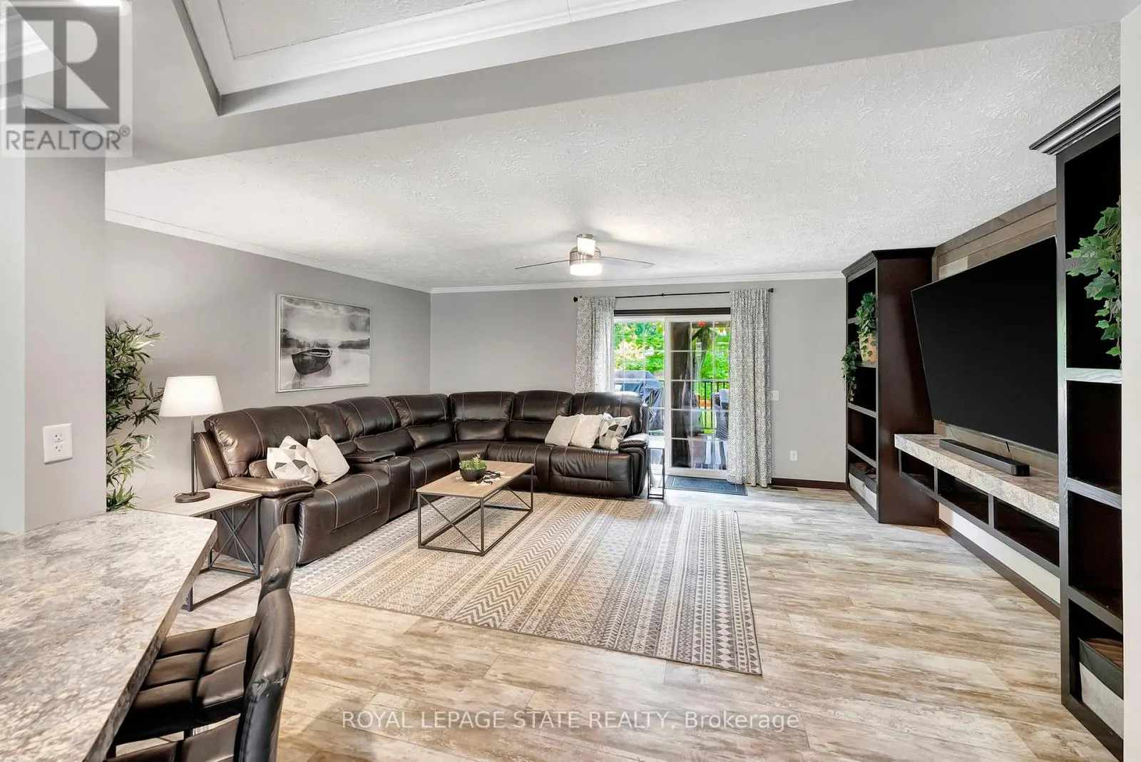4881 MAPLEVIEW CRESCENT