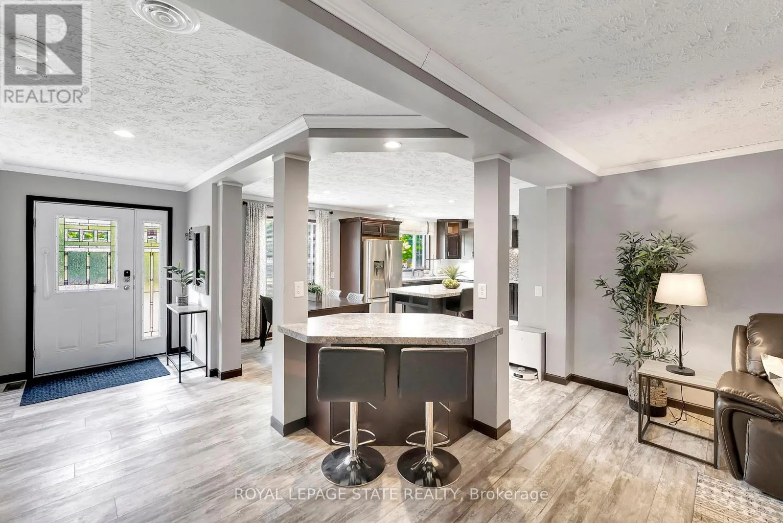 4881 MAPLEVIEW CRESCENT