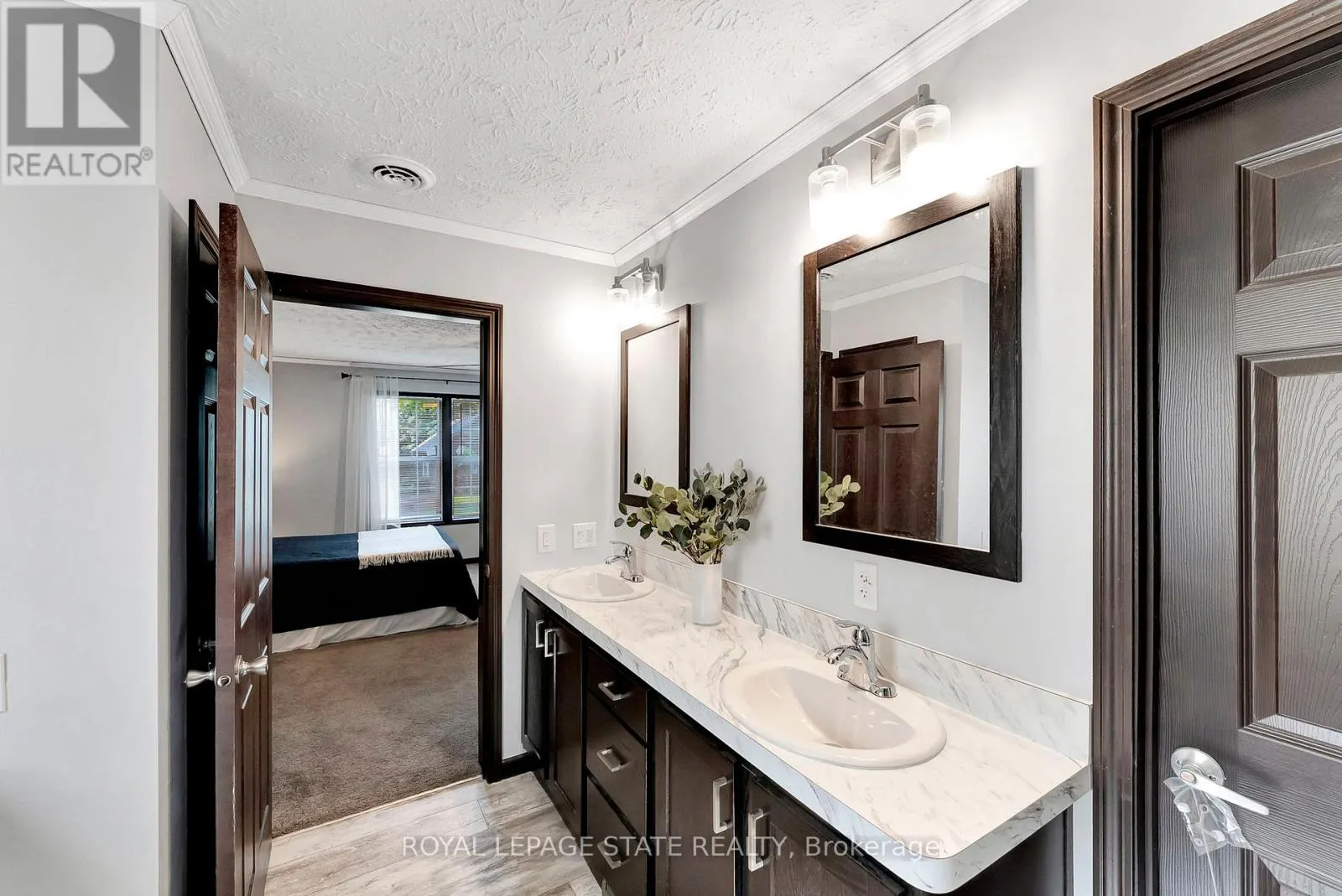 4881 MAPLEVIEW CRESCENT