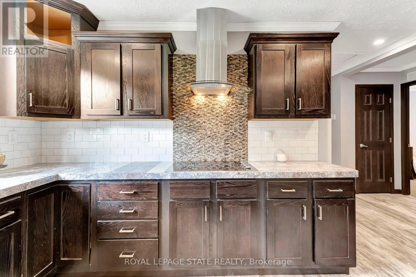 4881 MAPLEVIEW CRESCENT