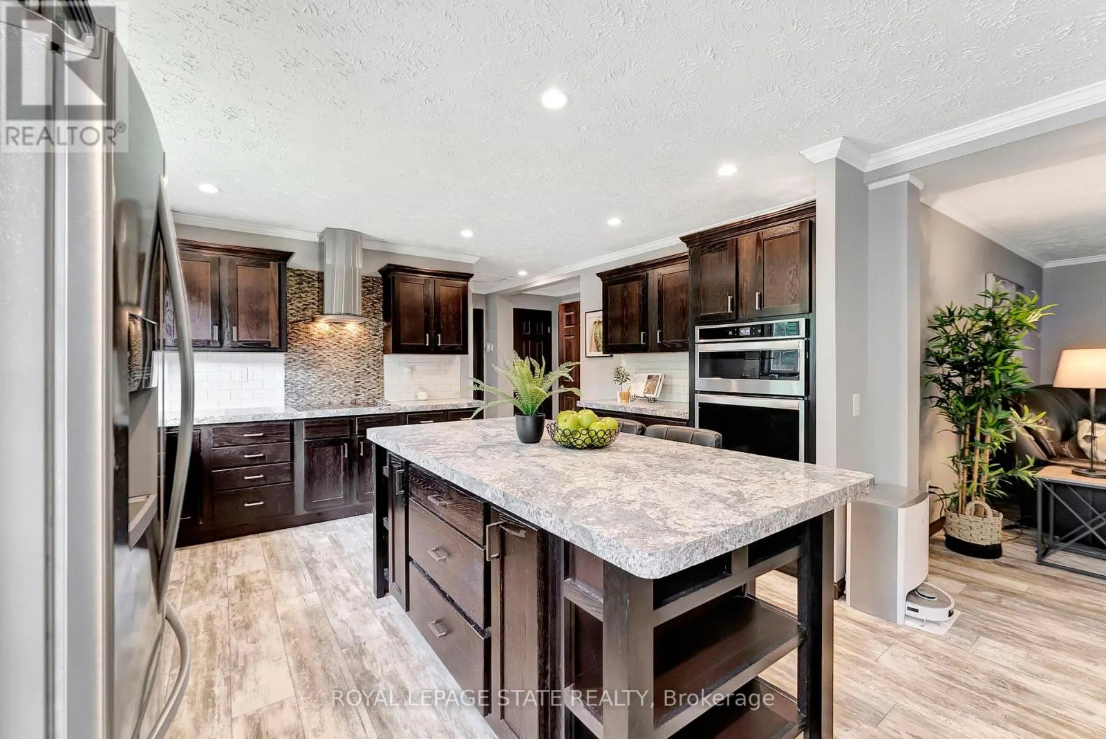 4881 MAPLEVIEW CRESCENT