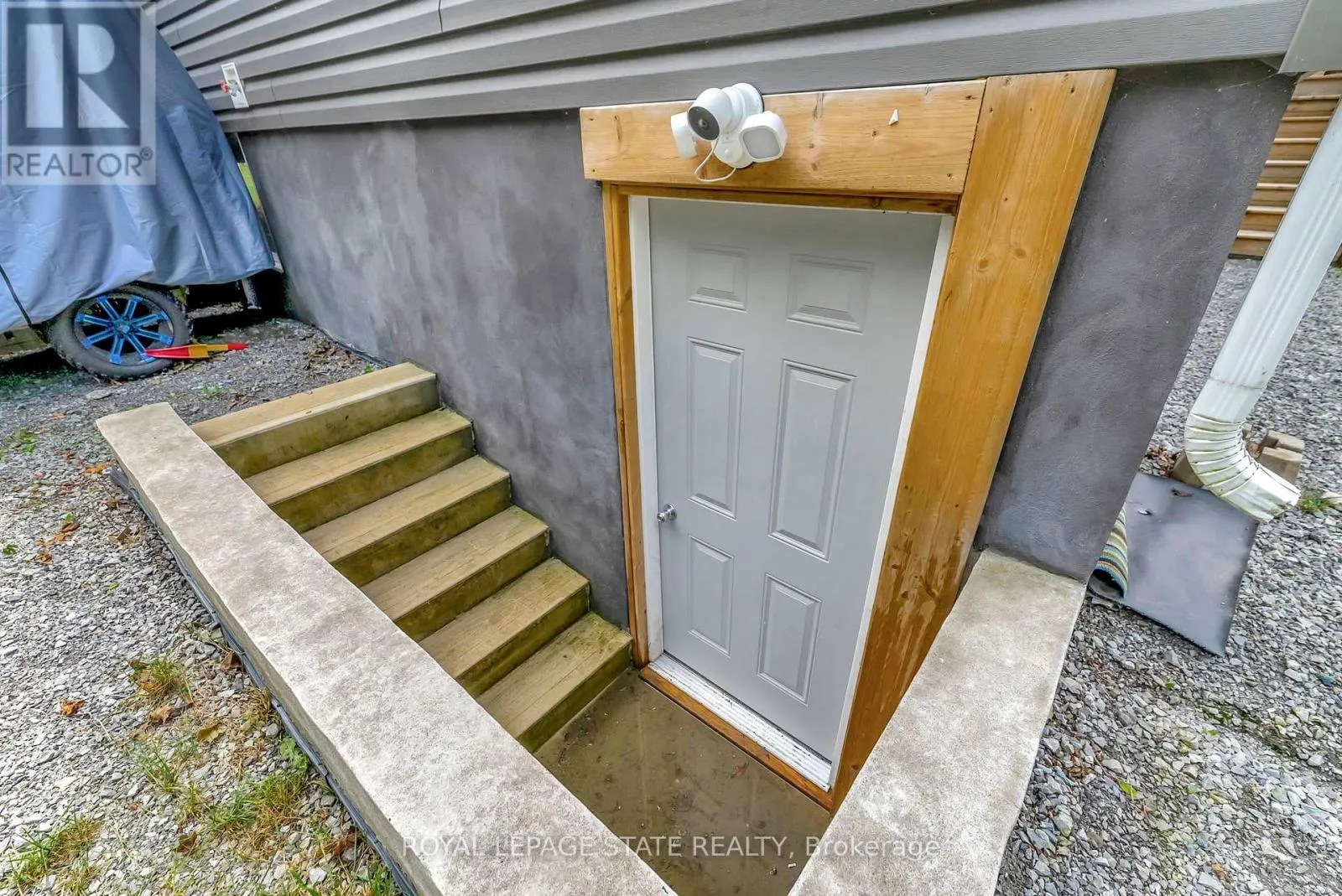 4881 MAPLEVIEW CRESCENT
