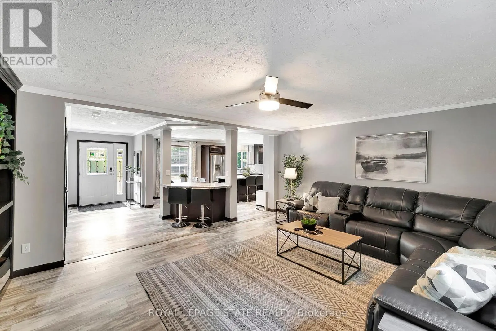 4881 MAPLEVIEW CRESCENT
