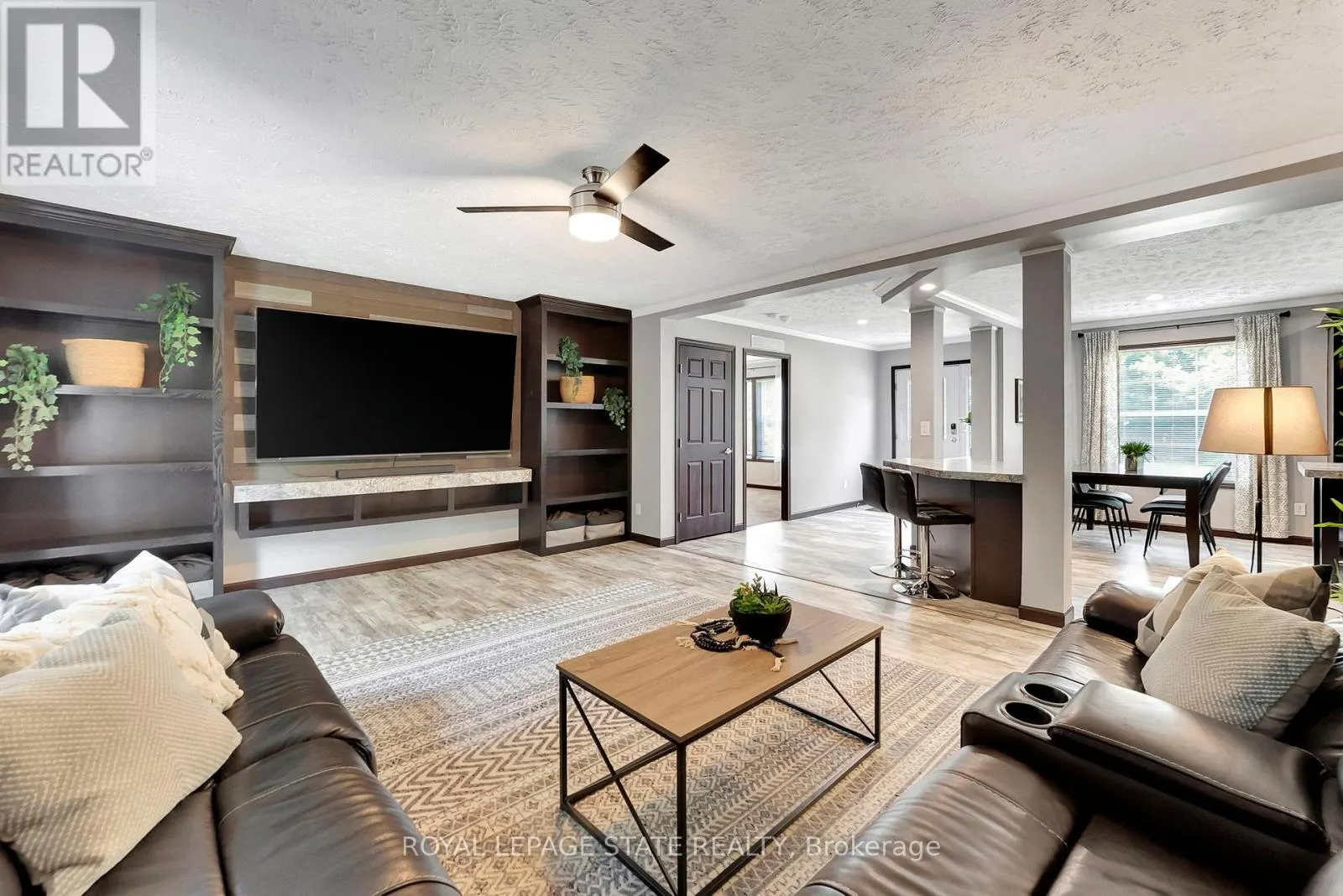 4881 MAPLEVIEW CRESCENT