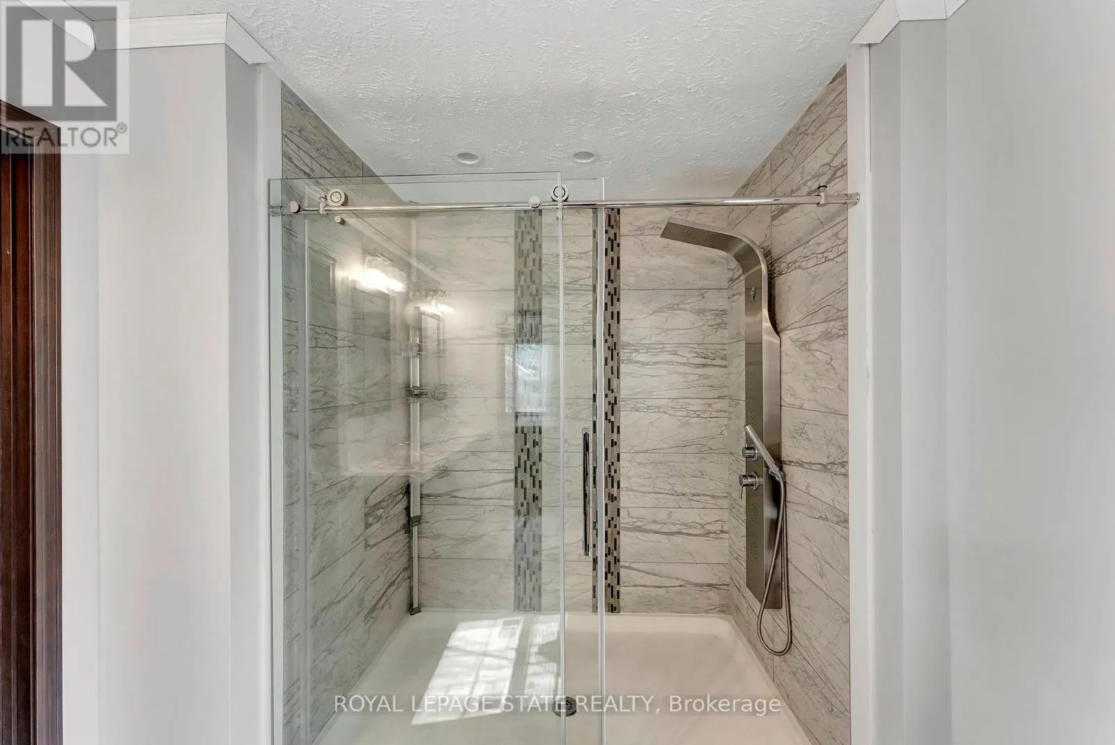 4881 MAPLEVIEW CRESCENT