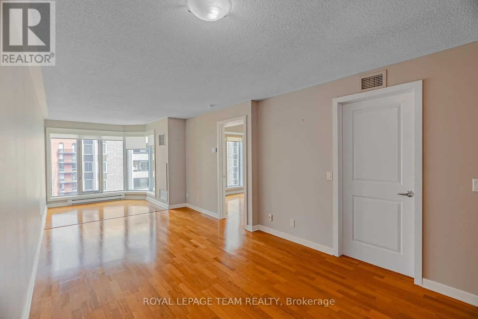 804 - 138 SOMERSET STREET W