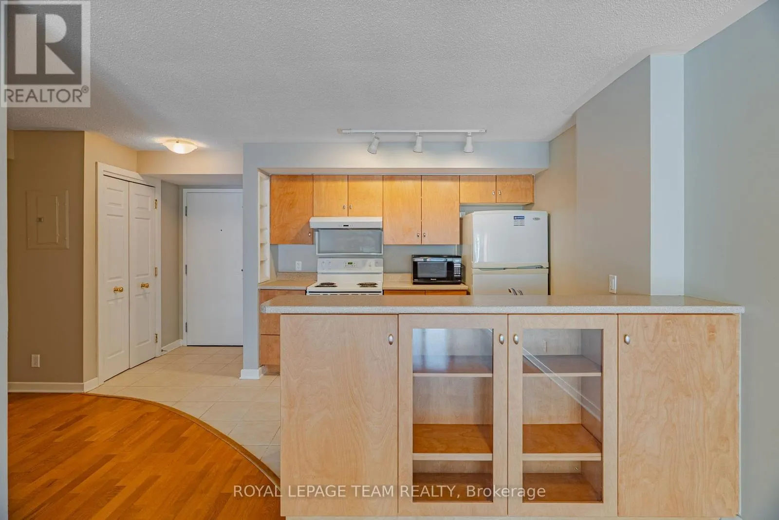 804 - 138 SOMERSET STREET W