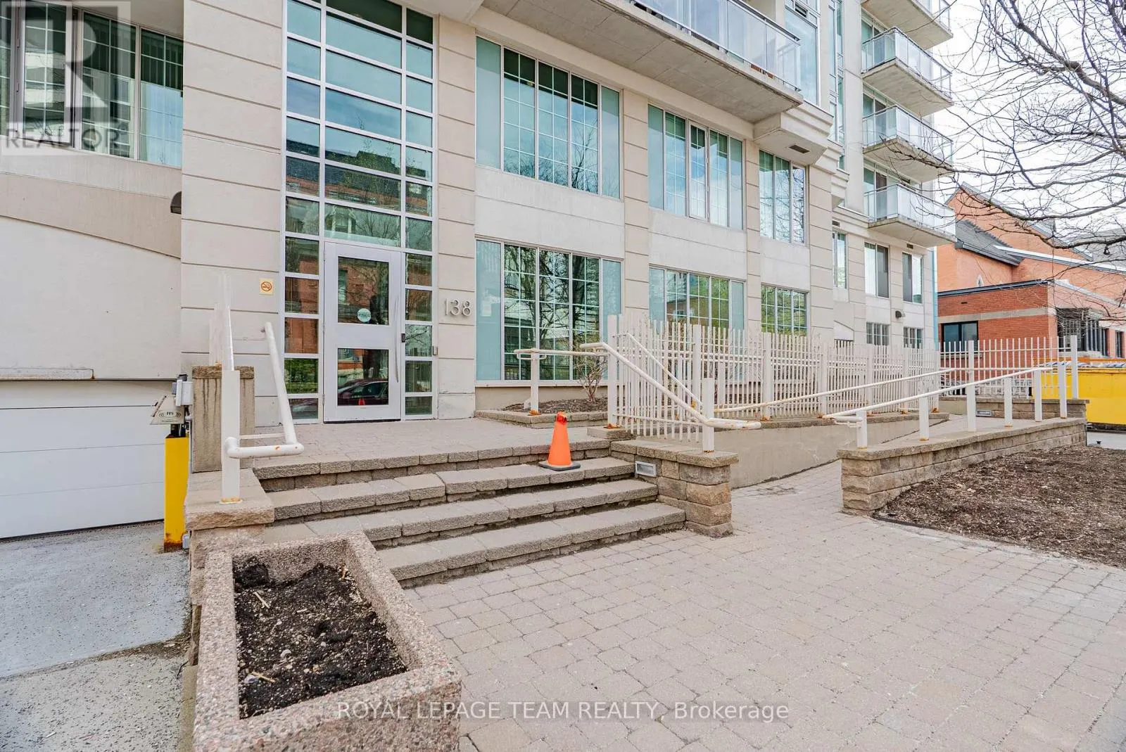 804 - 138 SOMERSET STREET W