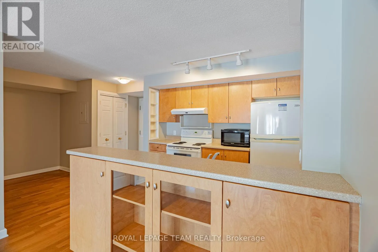 804 - 138 SOMERSET STREET W