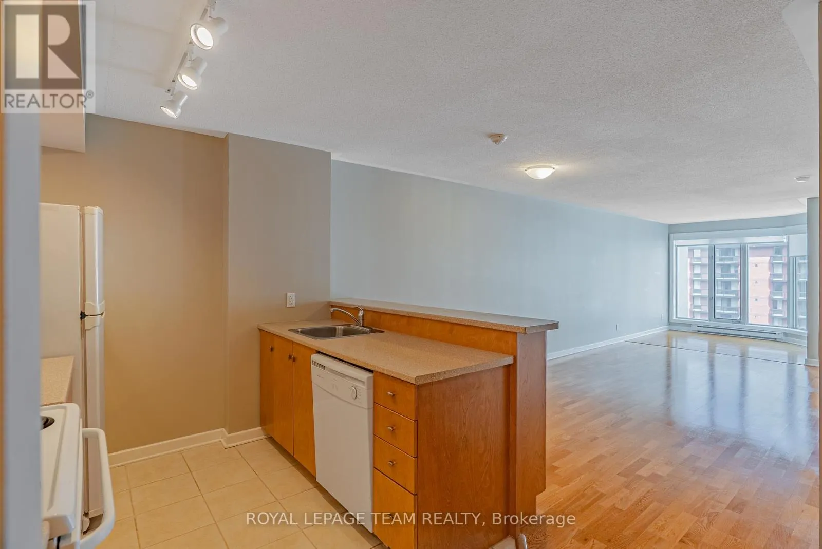 804 - 138 SOMERSET STREET W