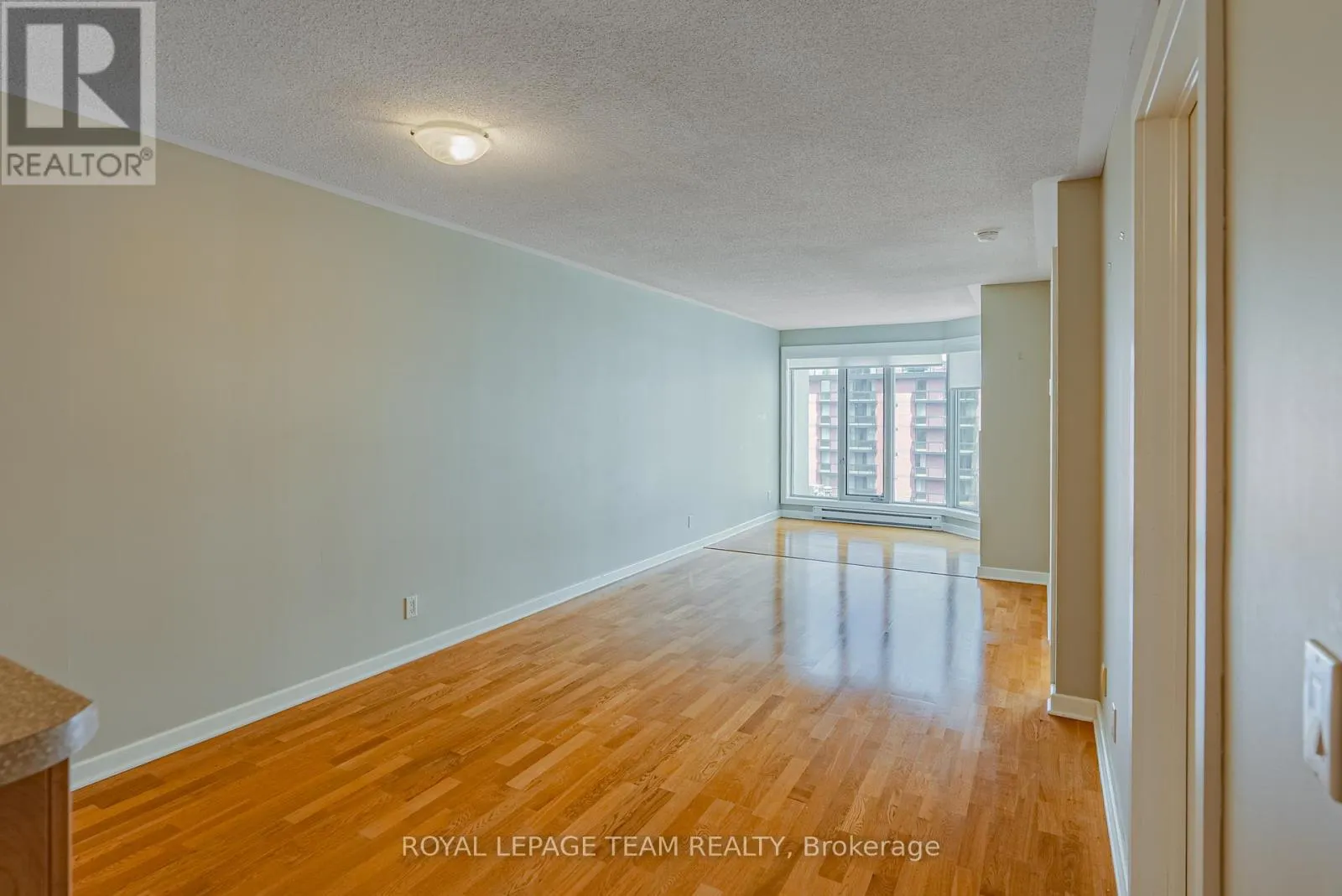 804 - 138 SOMERSET STREET W
