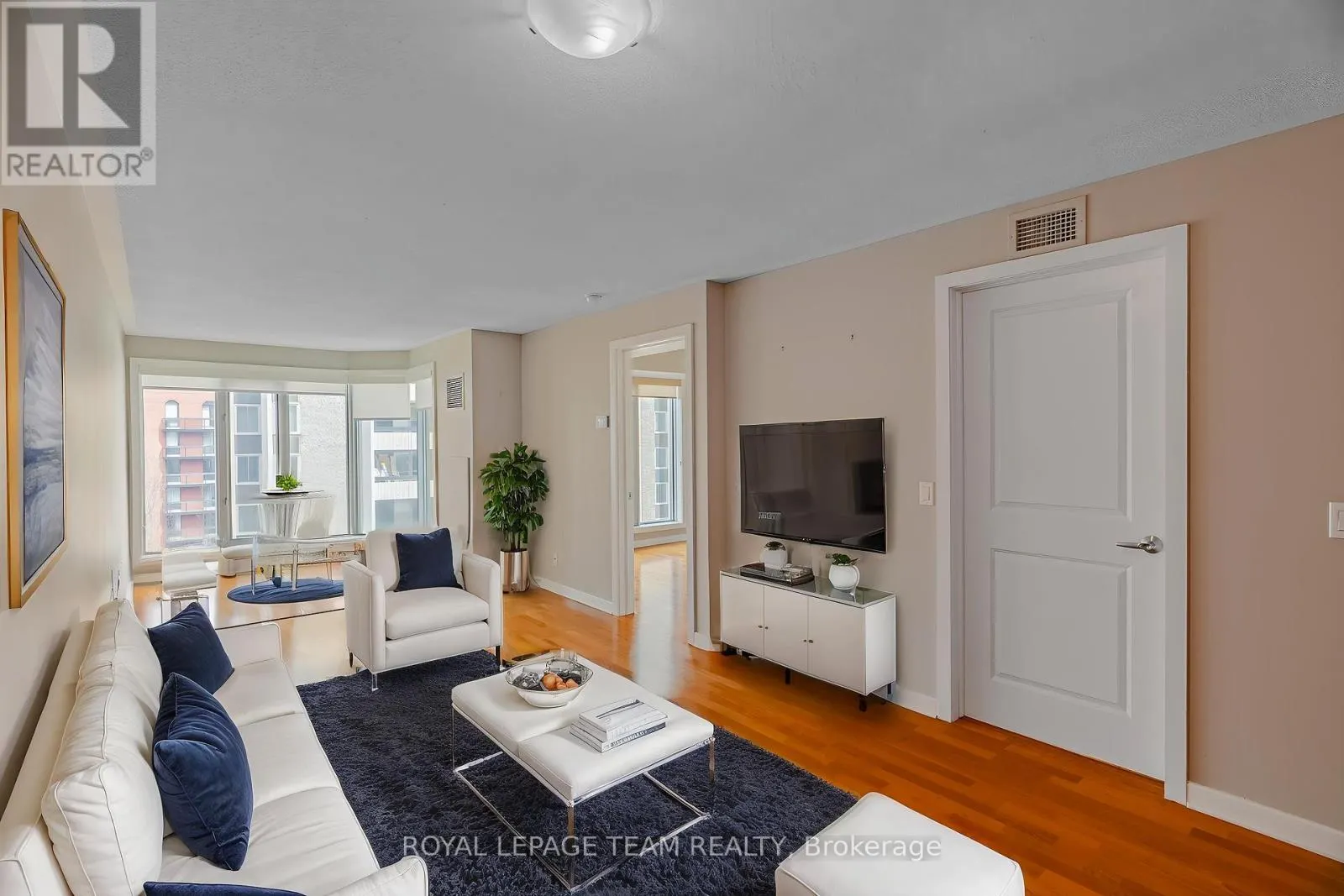 804 - 138 SOMERSET STREET W