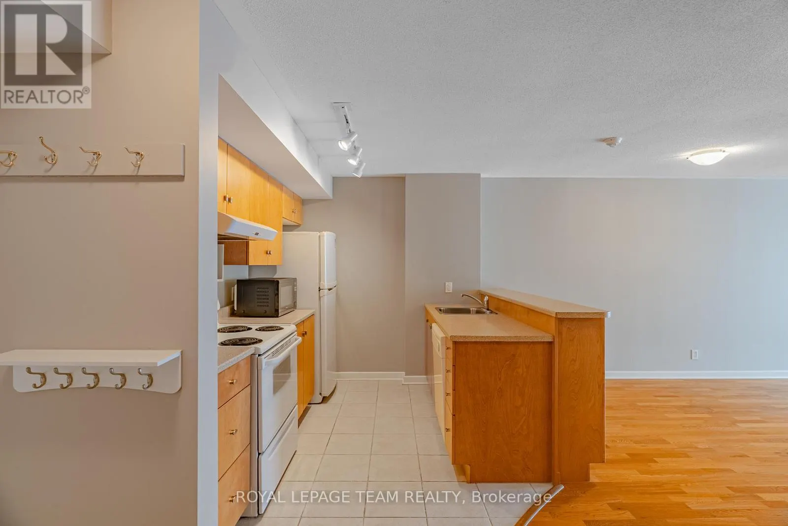 804 - 138 SOMERSET STREET W