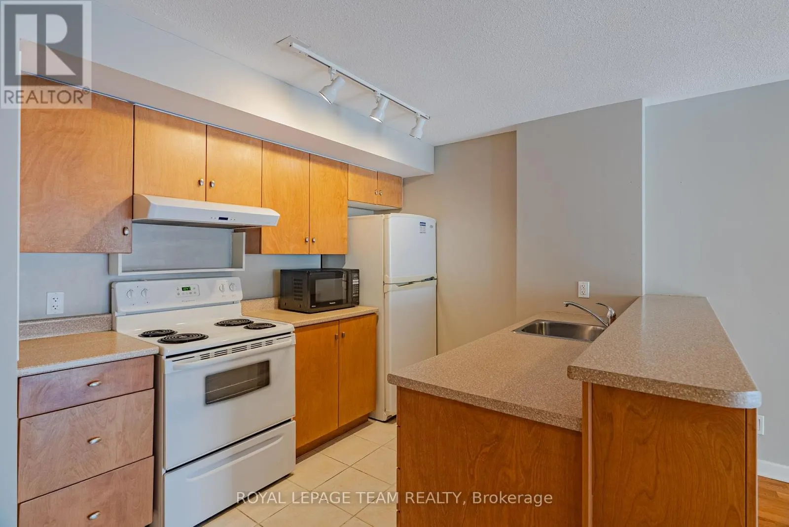 804 - 138 SOMERSET STREET W