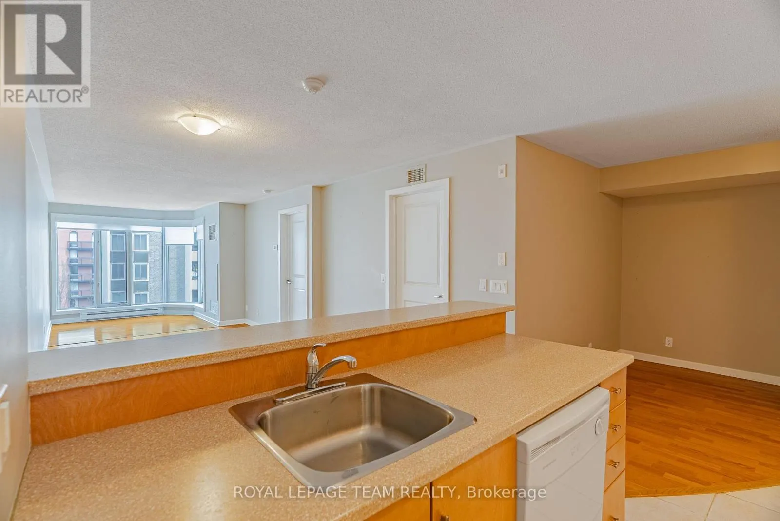 804 - 138 SOMERSET STREET W