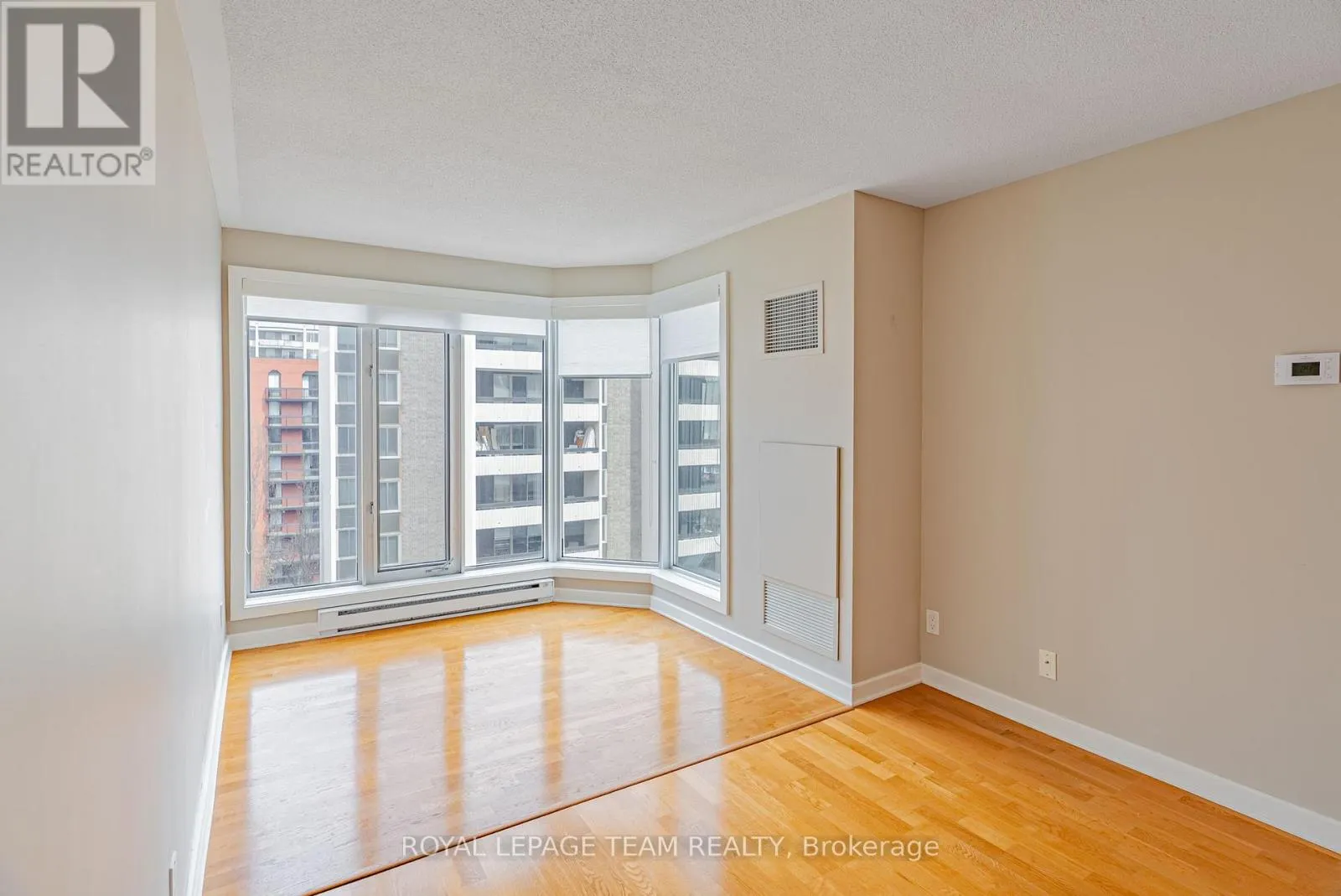 804 - 138 SOMERSET STREET W