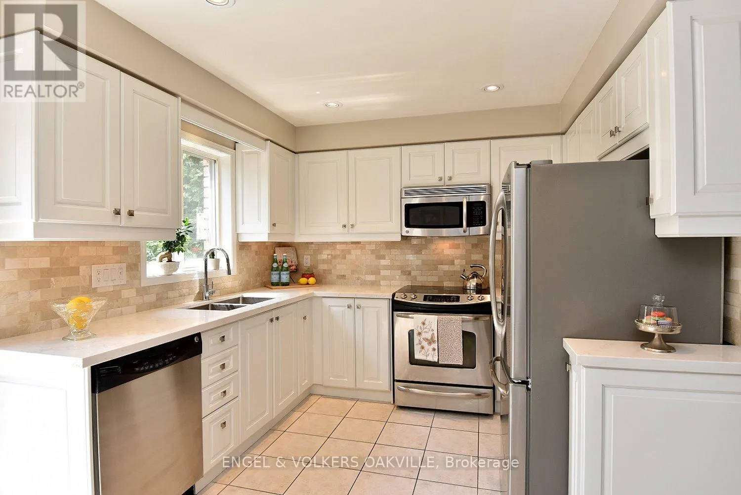 28 WATERWHEEL CRESCENT