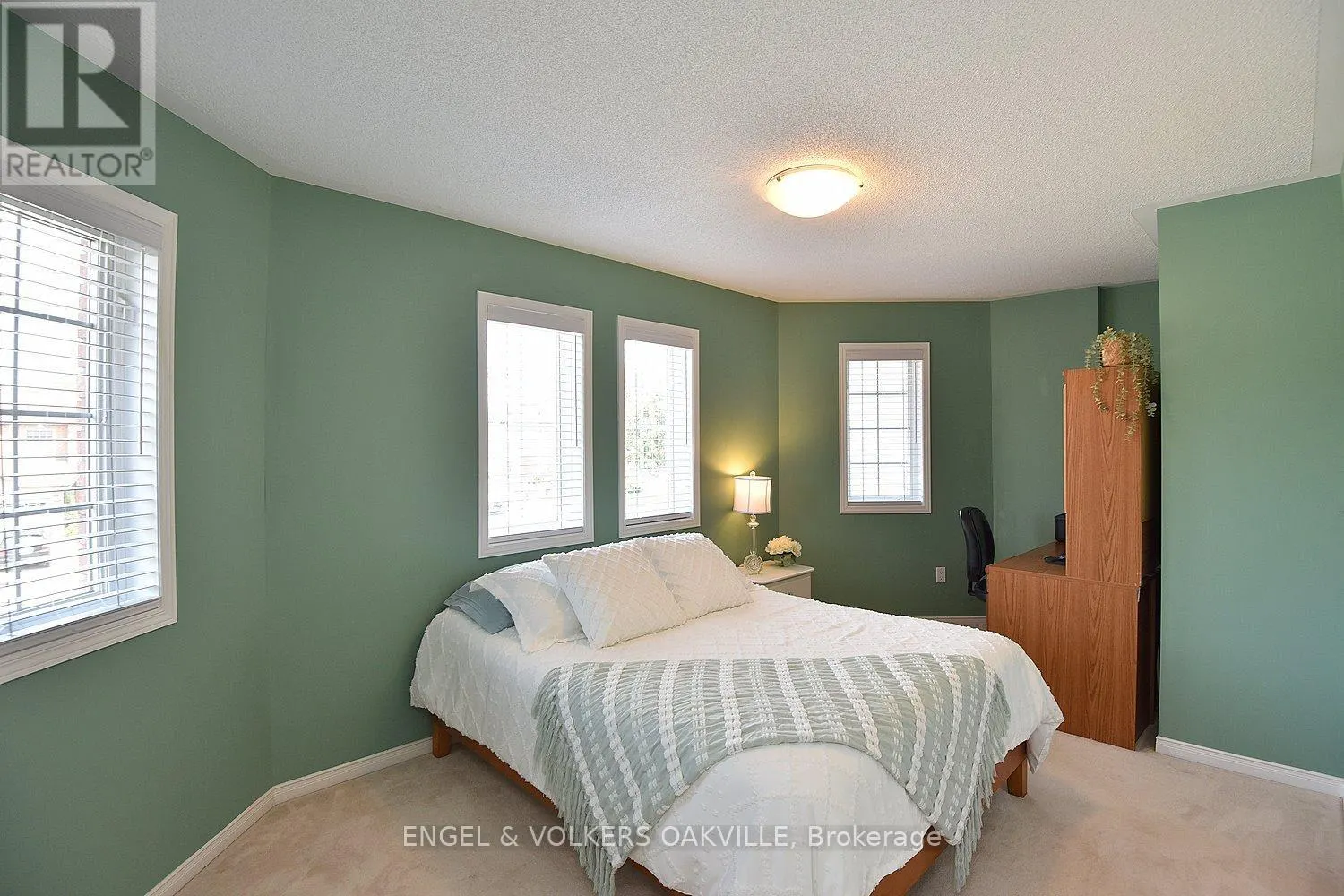 28 WATERWHEEL CRESCENT