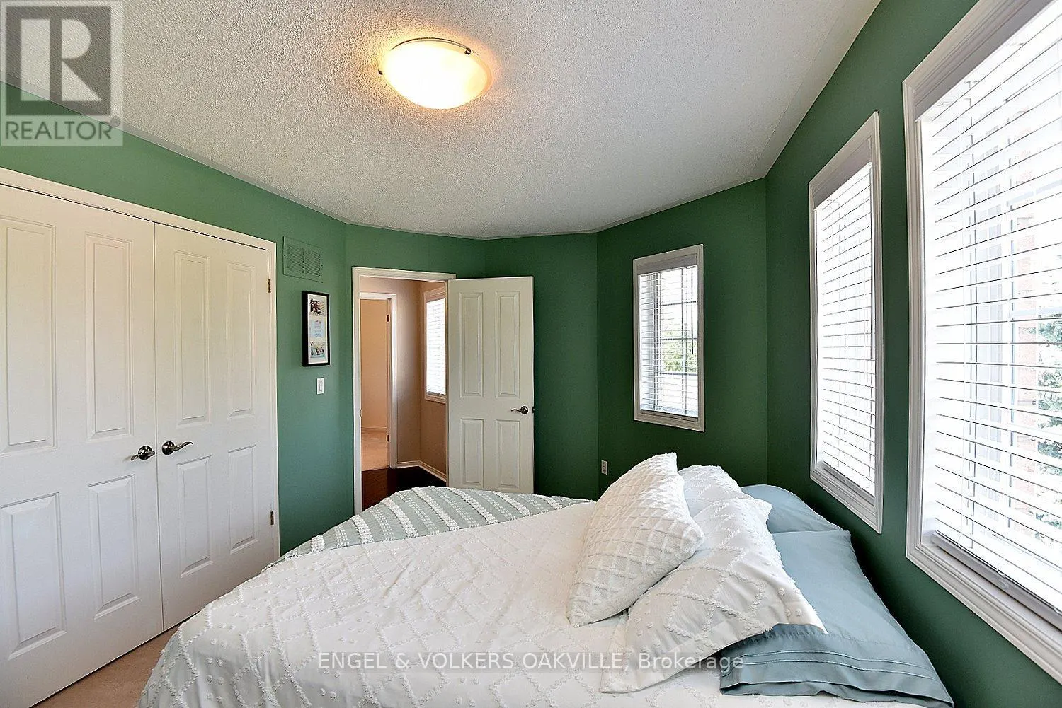28 WATERWHEEL CRESCENT
