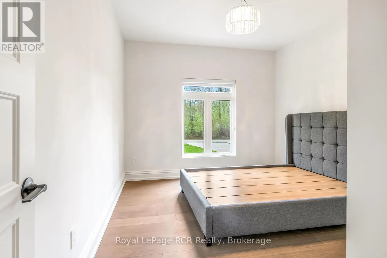 10 FREDERICK STREET E