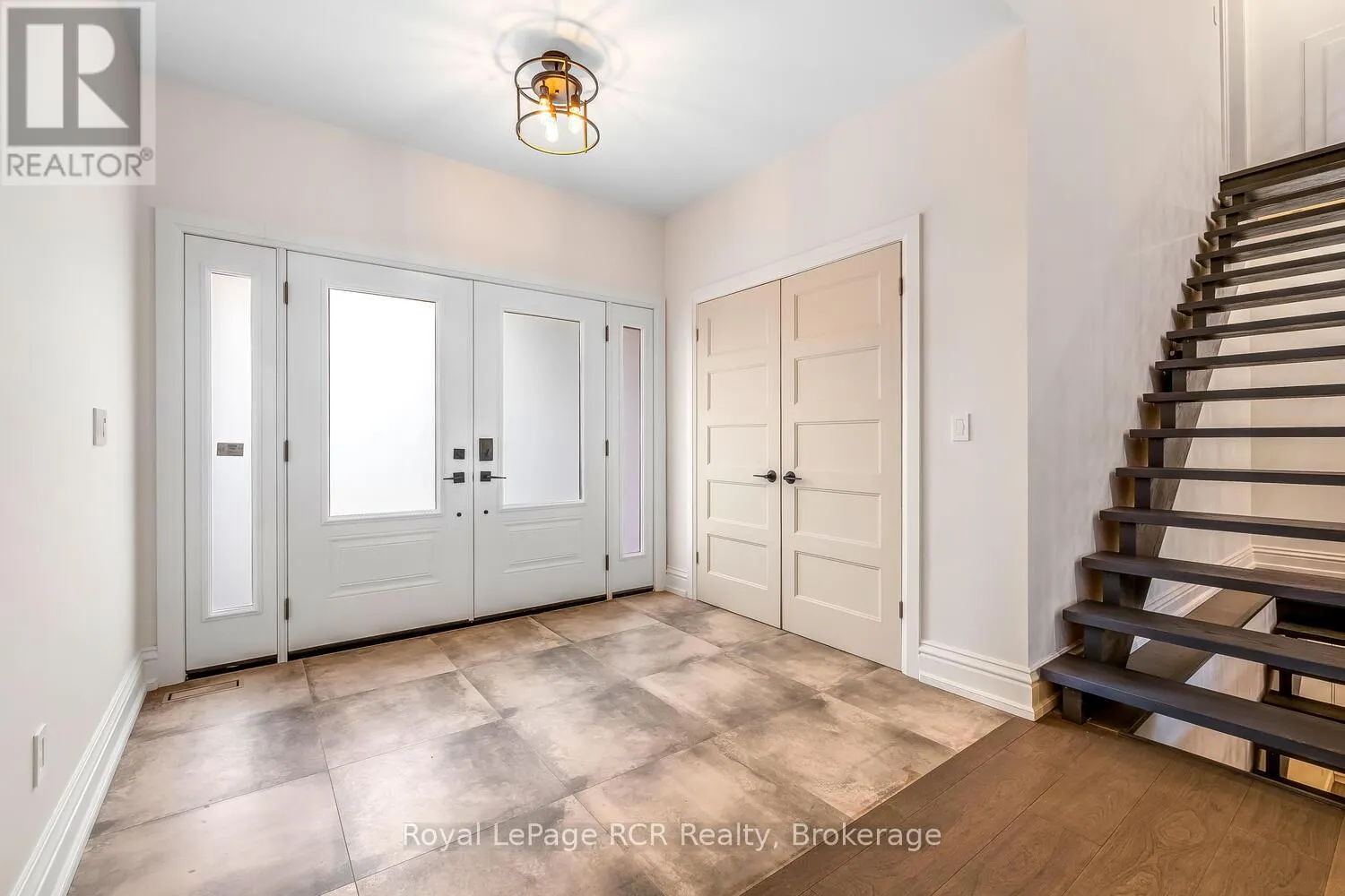 10 FREDERICK STREET E
