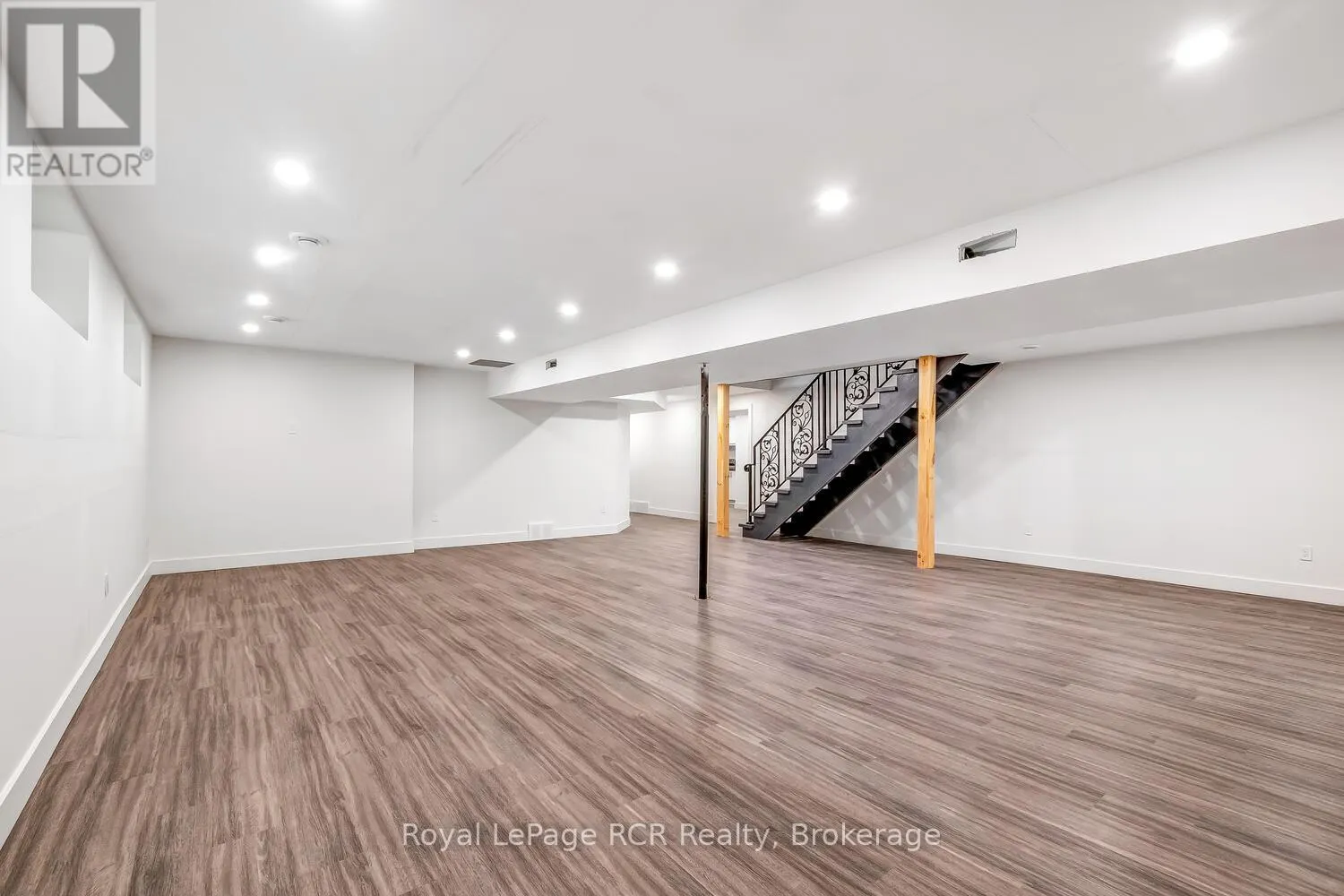 10 FREDERICK STREET E