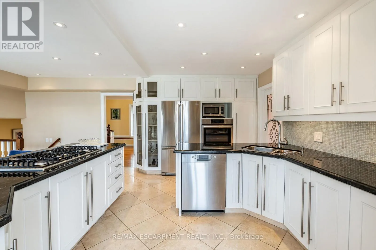 887 MONTGOMERY DRIVE