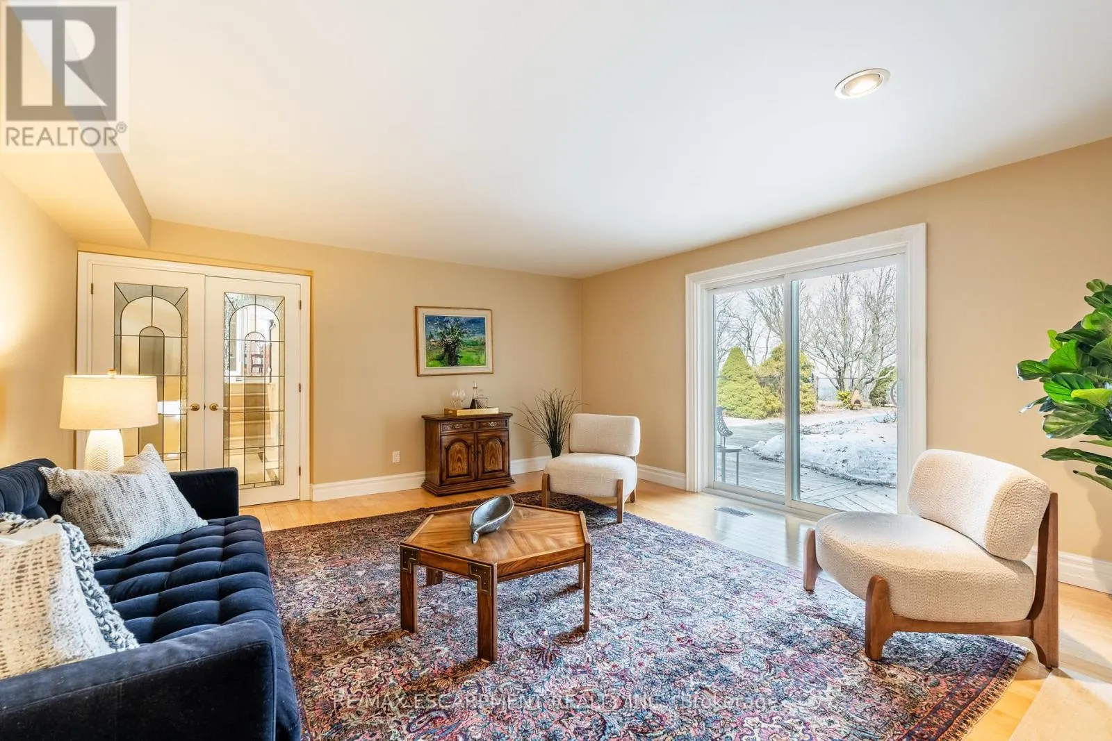 887 MONTGOMERY DRIVE