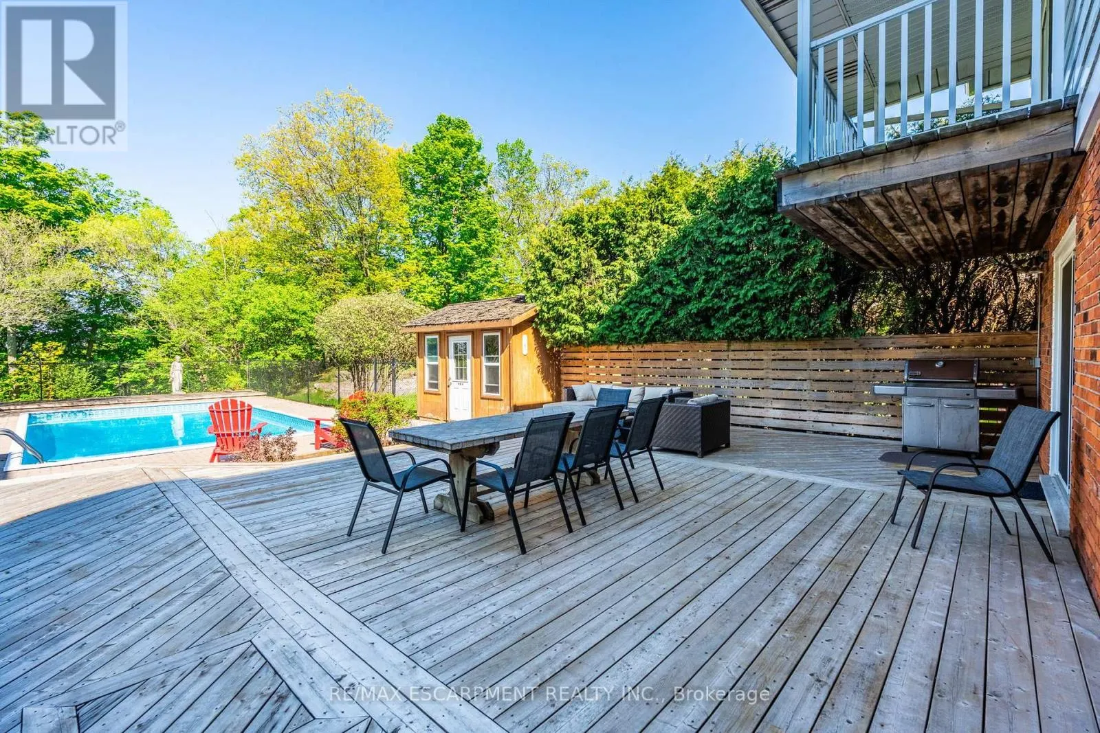 887 MONTGOMERY DRIVE