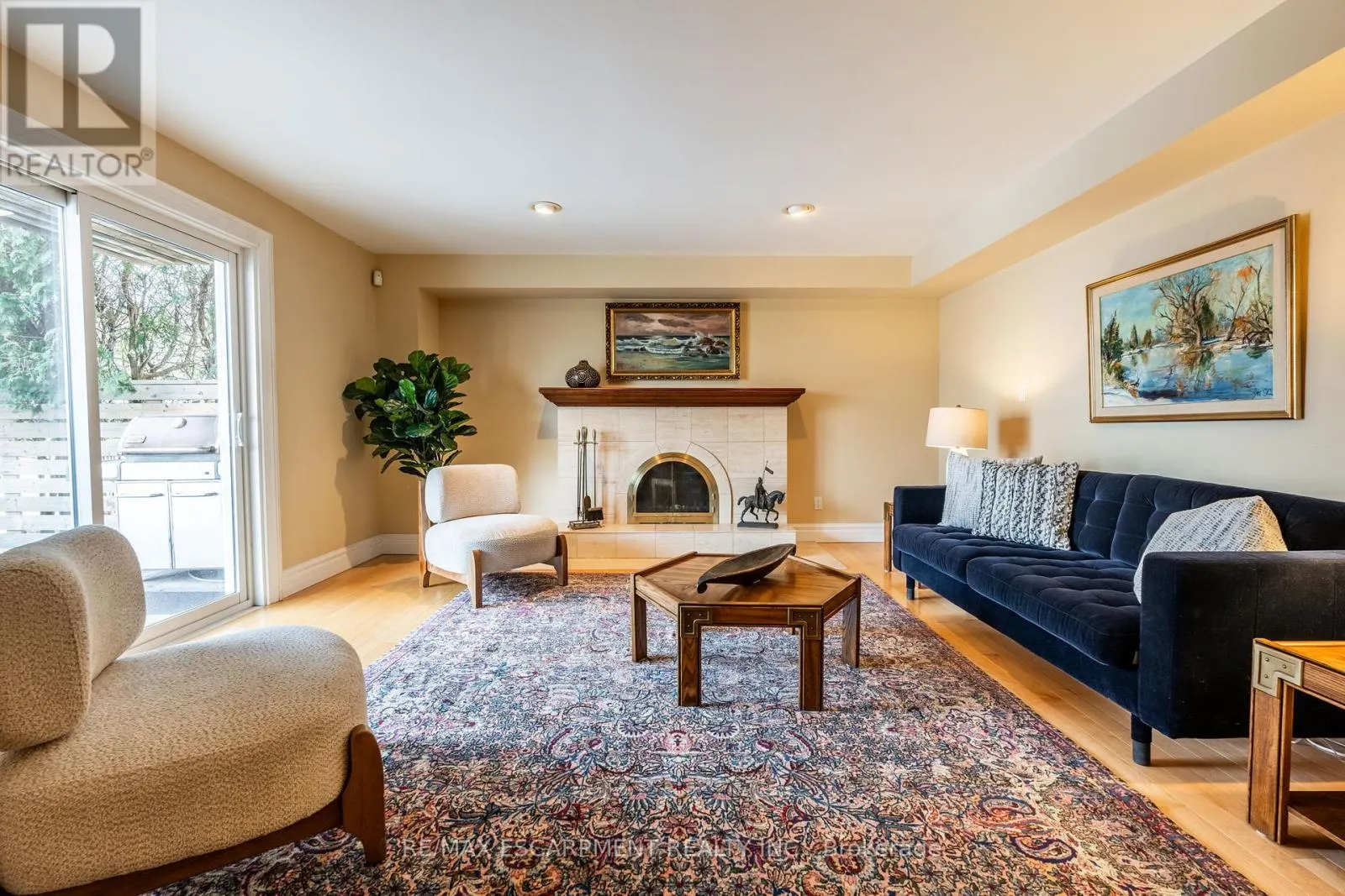 887 MONTGOMERY DRIVE
