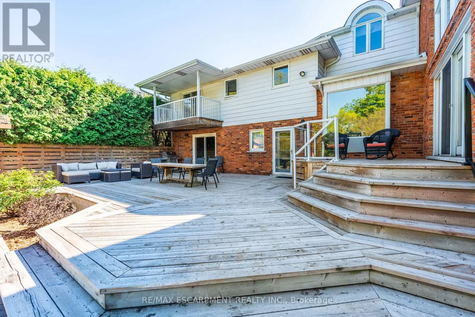 887 MONTGOMERY DRIVE