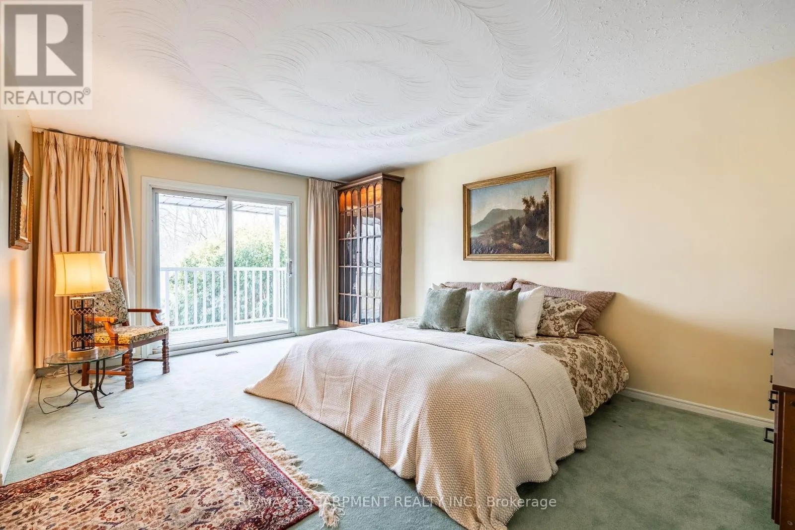 887 MONTGOMERY DRIVE