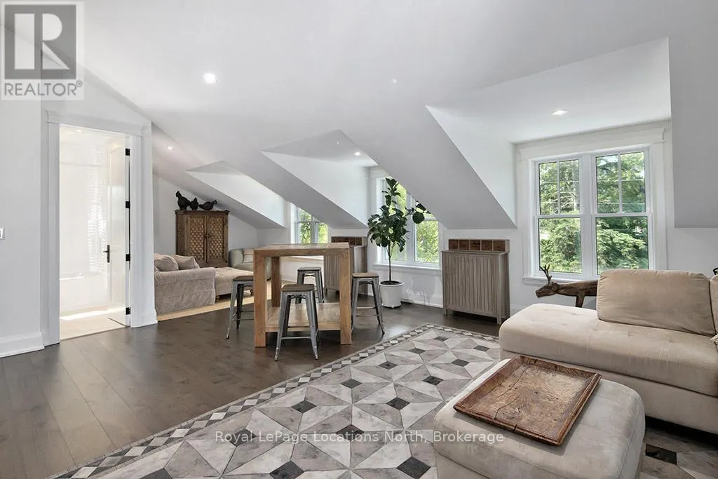 46 KING STREET W