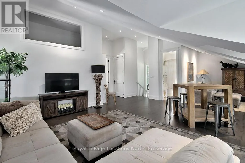 46 KING STREET W