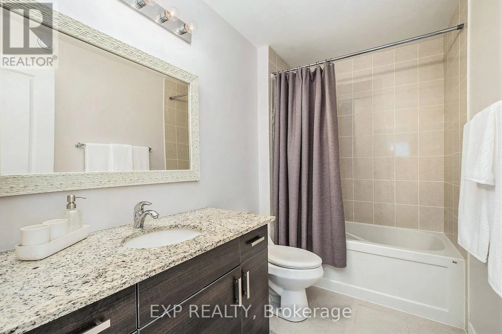 511 EARNSCLIFFE GROVE