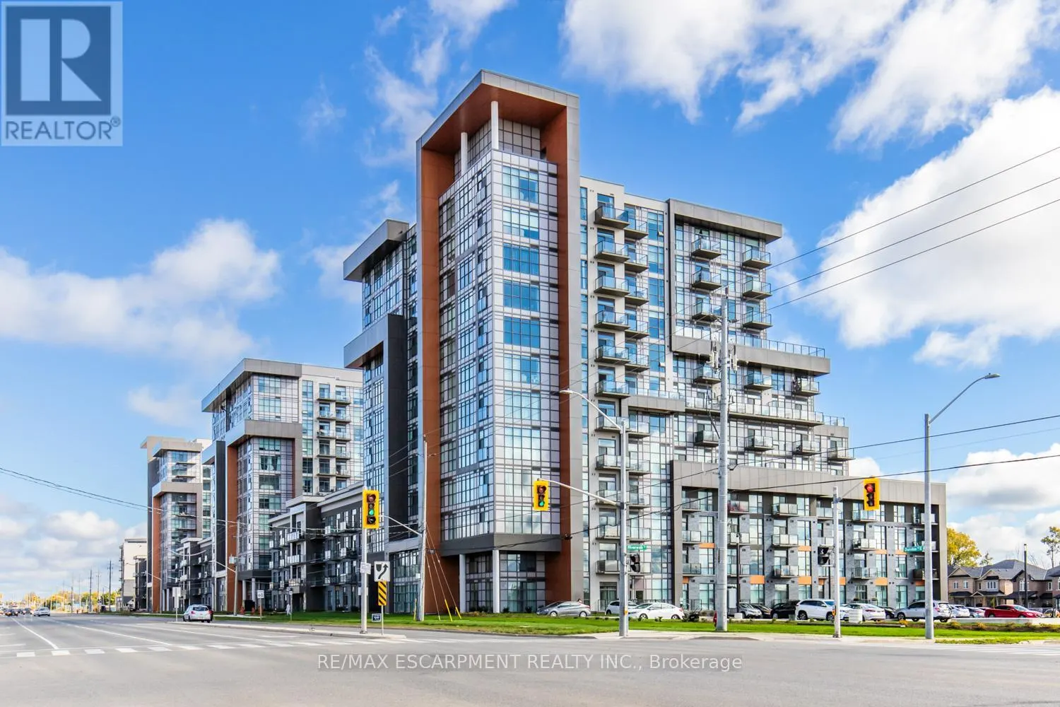 303 - 450 DUNDAS STREET