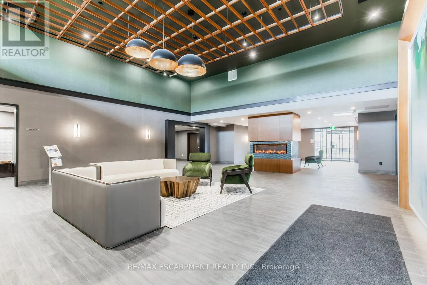 303 - 450 DUNDAS STREET