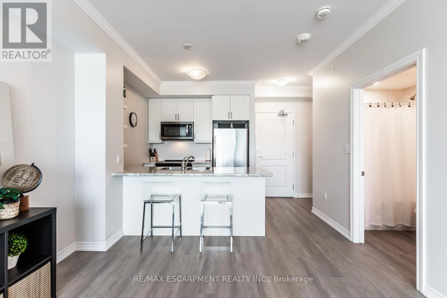 303 - 450 DUNDAS STREET