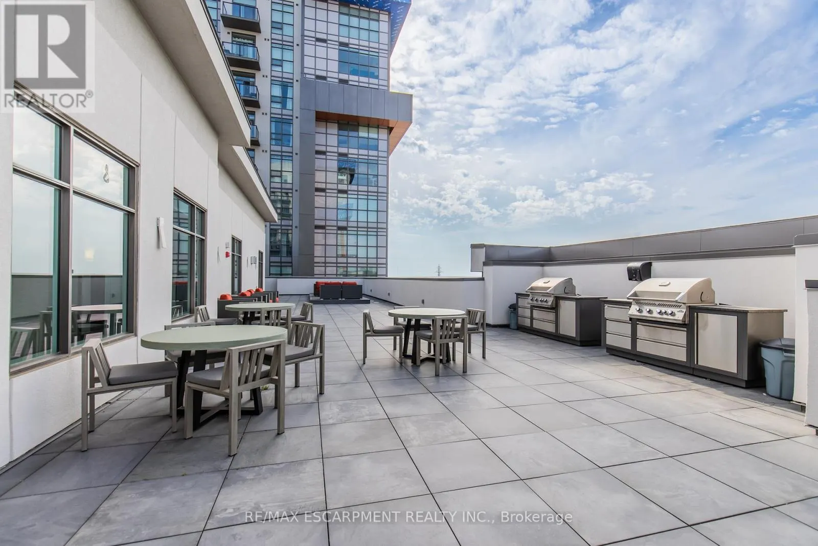 303 - 450 DUNDAS STREET